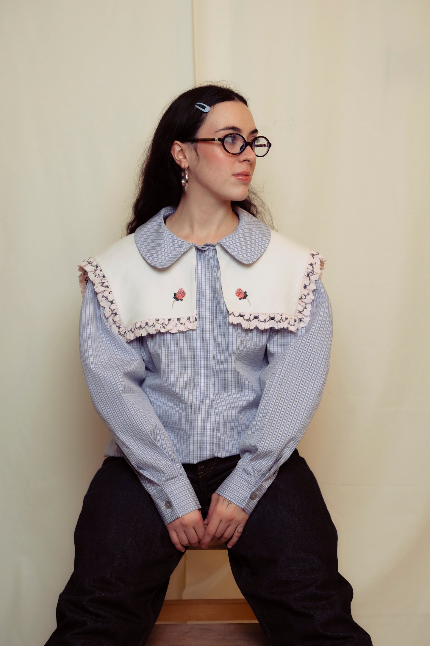 DENİZCİ YAKA GELİNCİK NAKIŞLI GÖMLEK