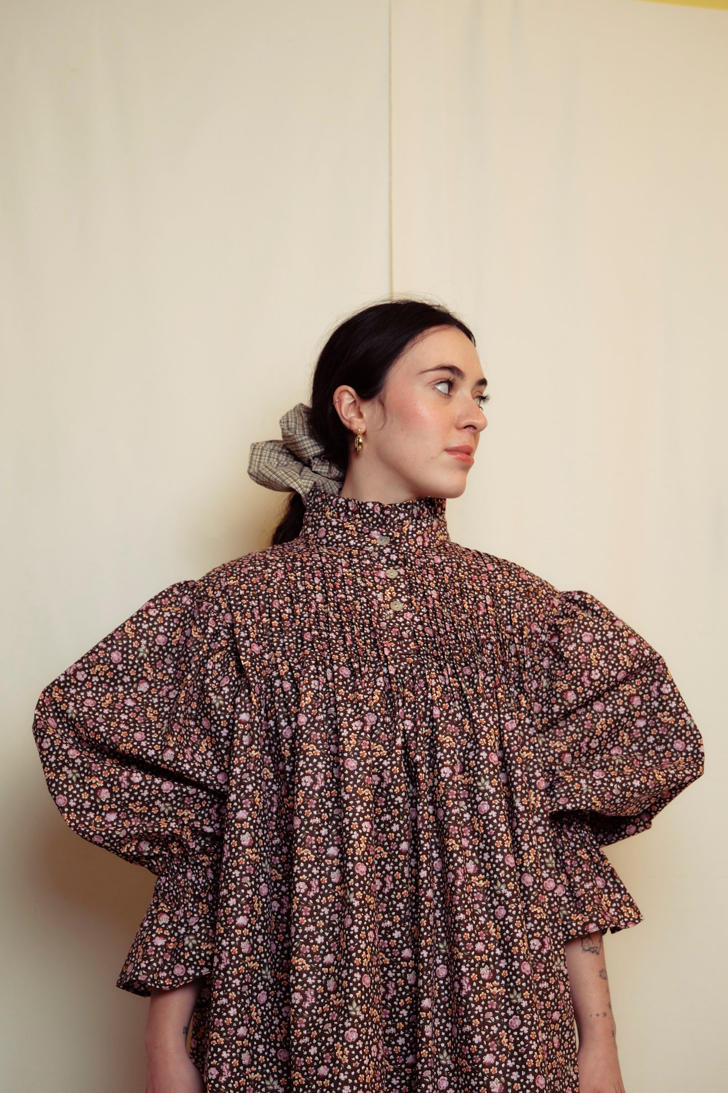 ÇİÇEKLİ NERVÜRLÜ POPLİN ELBİSE